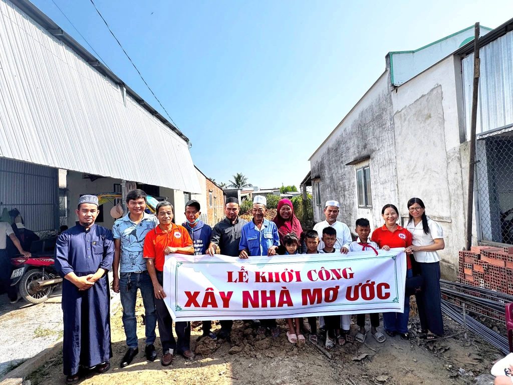 Lan tỏa yêu thương: Khi lòng nhân ái trở thành điểm tựa cho người dân vượt khó 1 608142362 122147443706936791 207761475140193229 n