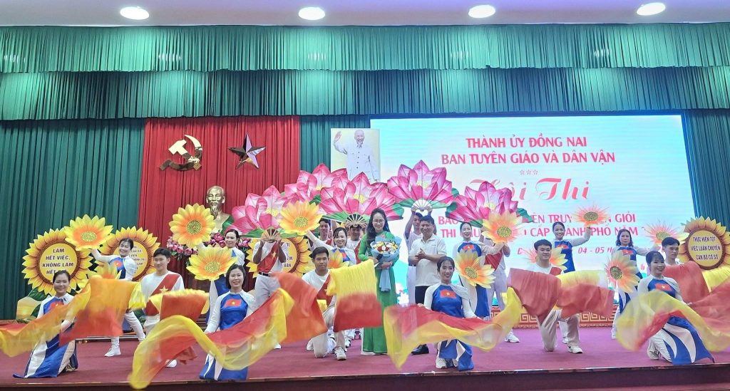 Xuân Hòa đạt giải Nhì Hội thi Báo cáo viên, tuyên truyền viên giỏi cấp thành phố năm 2026 1 736609892 1528543622245112 179348642744008611 n