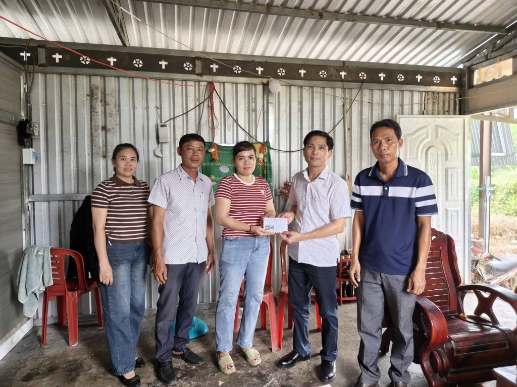TRAO 30 TRIỆU ĐỒNG HỖ TRỢ HỘ DÂN CÓ HOÀN CẢNH KHÓ KHĂN 1 835880454 4189882317814183 1183189876747338747 n
